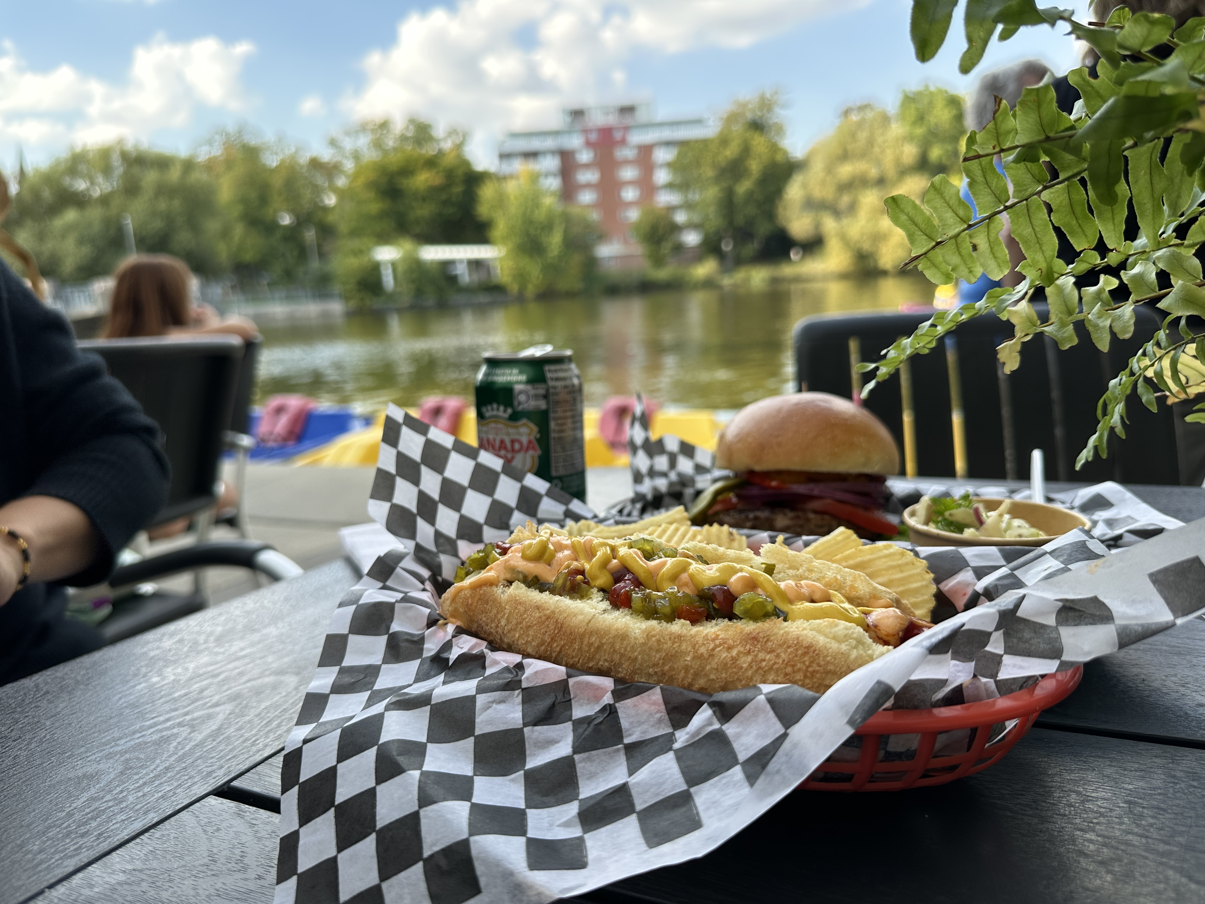 Late lunch by Lake Victoria in Stratford on an autumn afternoon
